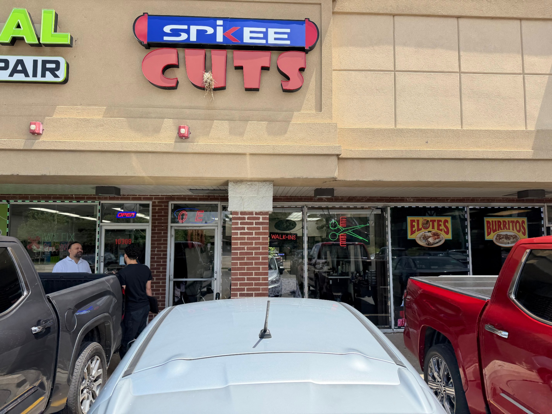 SPIKEE CUTS storefront sign on 10311 S Central Ave, Oak Lawn, IL